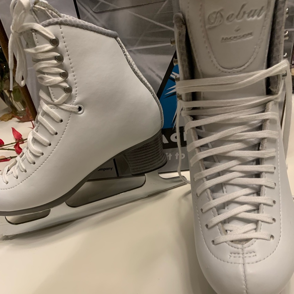 Jackson Debut skates w/legacy 7 Blades.Skate Size 4.5 EU 35 Street 5. Never worn